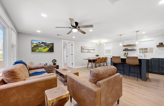 Foto del edificio - 4737 Aster Dr