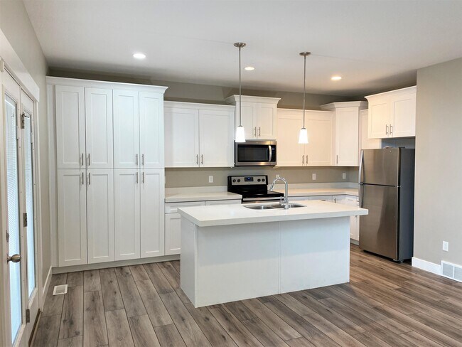 Building Photo - 811 E Rose Cottage Way
