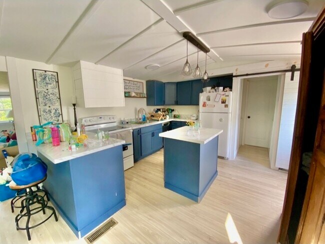 Foto del edificio - 570 Sandy Ln