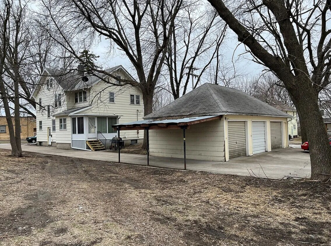 Foto principal - 902 3rd Ave N