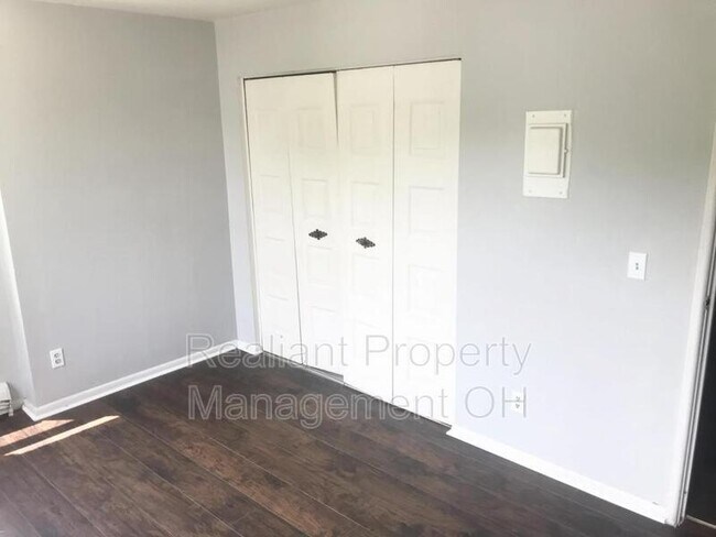 Building Photo - 1646 Pulte St