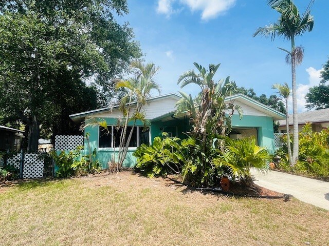 Foto principal - 212 NE Madison Cir N