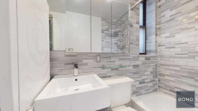 Foto del edificio - 336 E 18th St