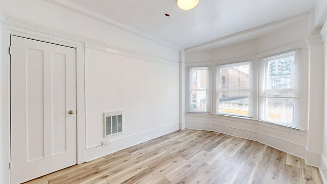Building Photo - 1049 Post St