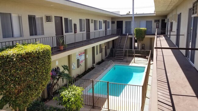 Foto del edificio - 645 N Ardmore Ave