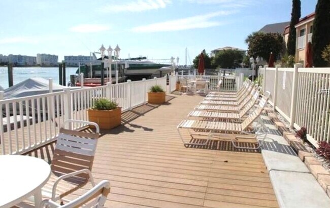 Nice docks for coffee/ wine. Plenty of sun chairs - 8921 Blind Pass Rd