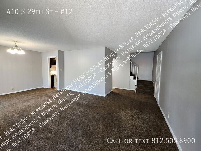 Foto del edificio - Large Townhome Apartment with 1 1/2 Baths ...