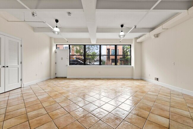 Foto del edificio - 300 Communipaw Ave