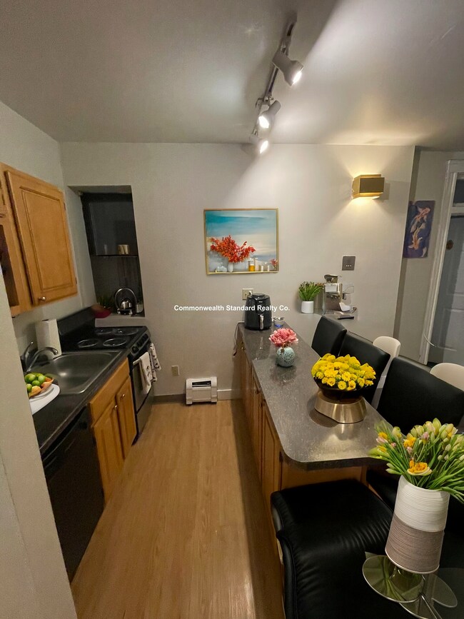 Foto del edificio - 833-835 Beacon St. Unit 302