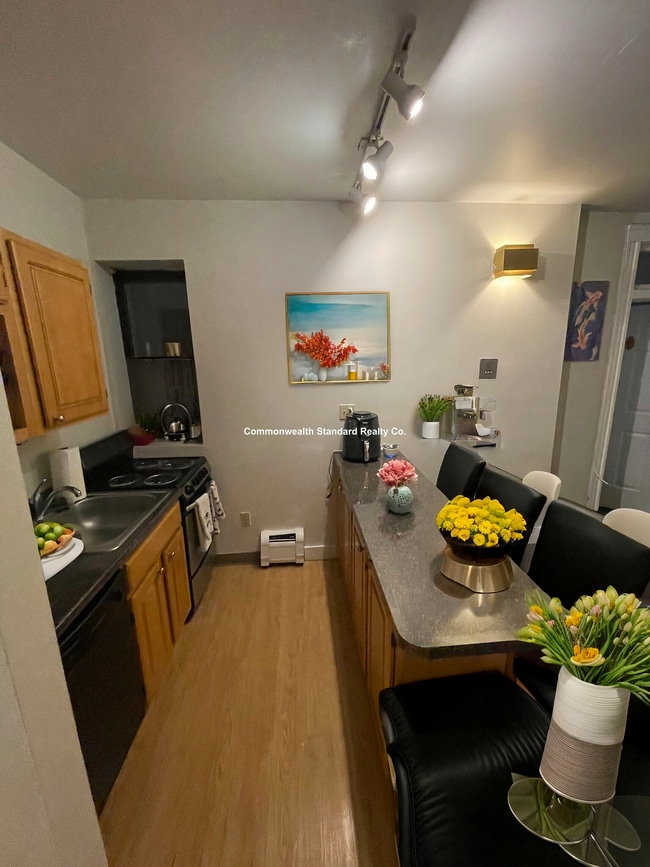 Building Photo - 833-835 Beacon St. Unit 302