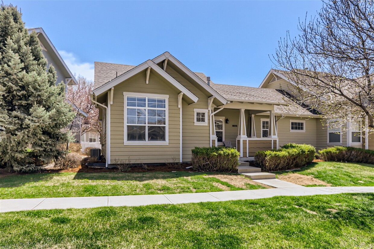 Primary Photo - Beautiful townhome in Cottages of Berthoud...