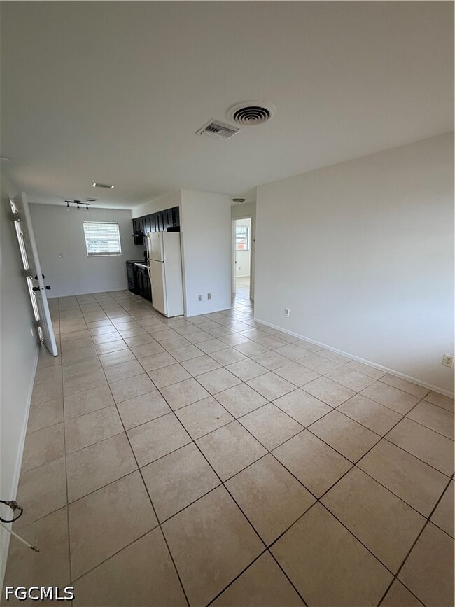 Building Photo - 1742 Maple Dr