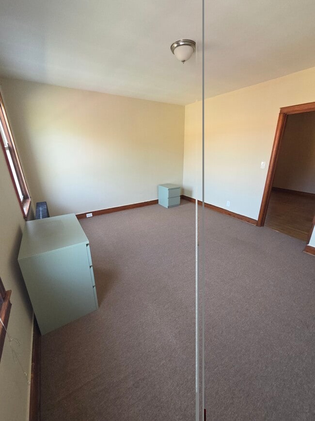 Building Photo - 302 Folcroft St