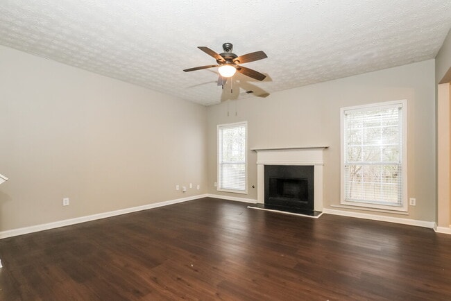 Foto del edificio - 251 Winthrop Ln