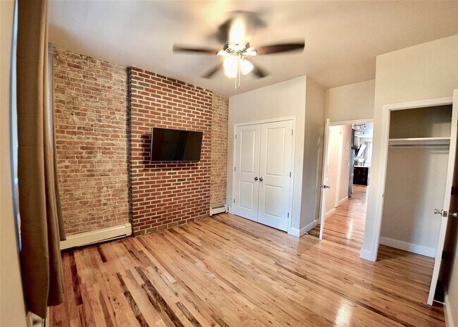 Building Photo - 228 1st St