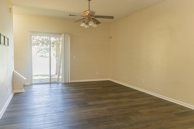 Foto del edificio - 762 Scrub Jay Dr