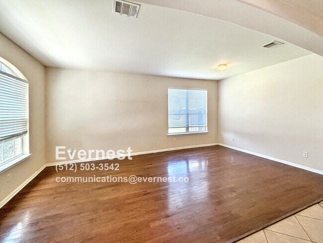 Building Photo - 4-Bedroom, 2.5-Bath Home with Easy Access ...