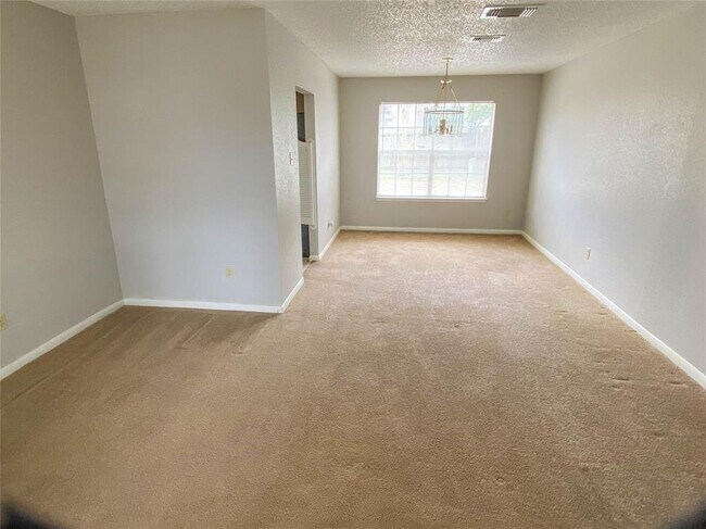 Foto del edificio - 3330 Hidden Creek Dr