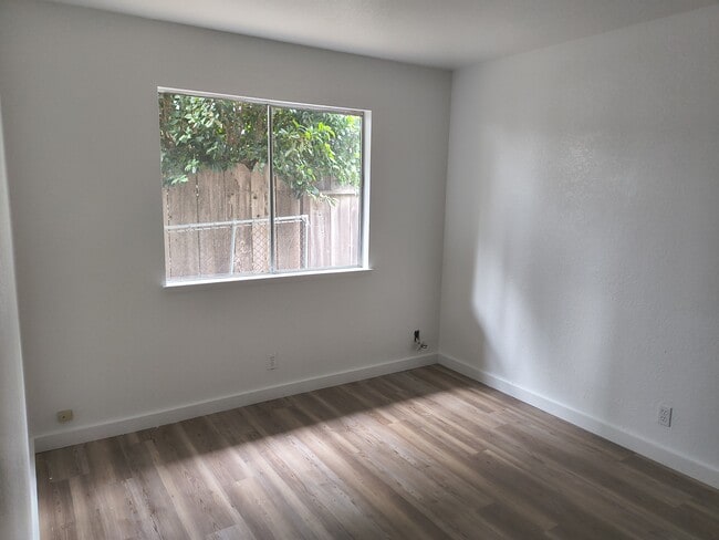 Building Photo - 310 Saint Michael Ct