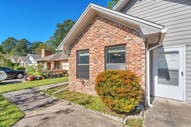 Building Photo - Charming 2 Bedroom Florida Cottage in Convenient Location!!