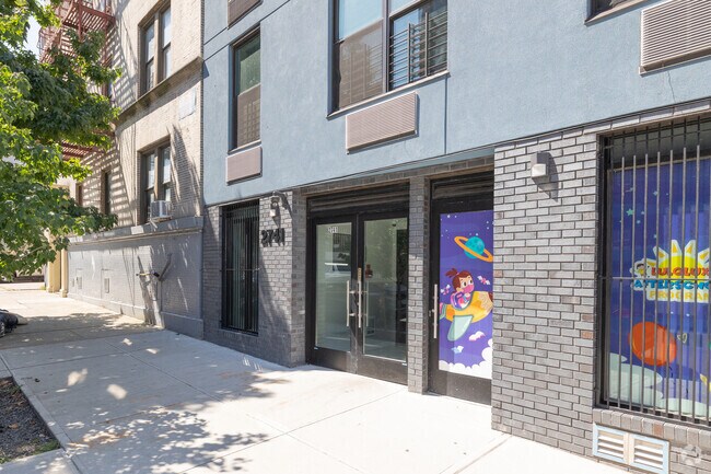 Entrada - 2741 Creston Ave