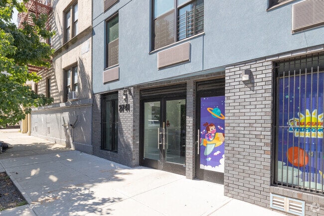 Entrance - 2741 Creston Ave