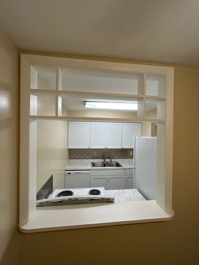 Interior Photo - 2801 Emerson Avenue