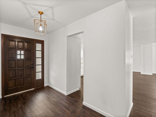 Building Photo - 910 S Texas St
