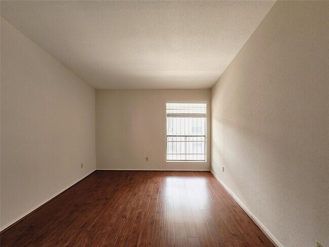 Foto del edificio - 2110 Wilcrest Dr