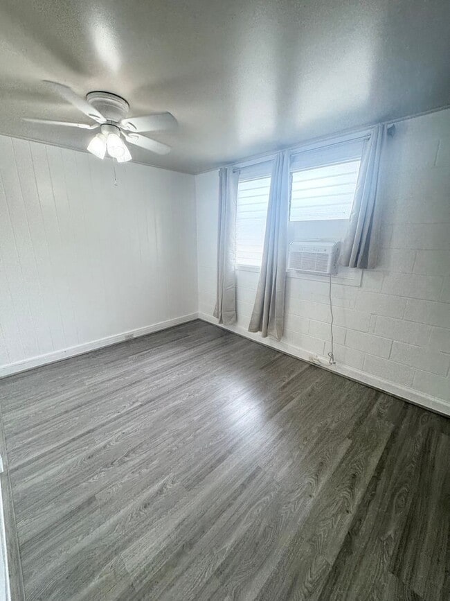Foto del edificio - Rarely available one bedroom w/ covered parking near Ward!