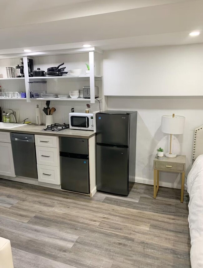 Building Photo - 603 Knickerbocker Ave