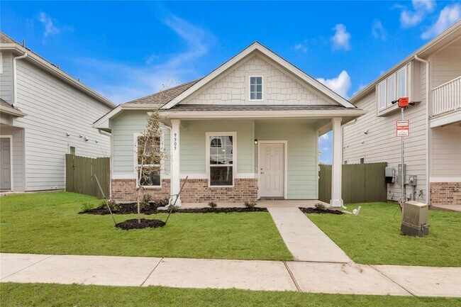 Building Photo - 9505 Morning Iris Dr