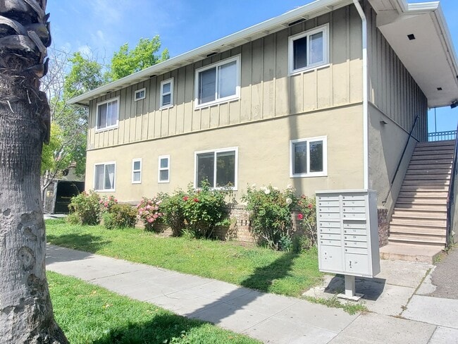 Building Photo - 511-523 E Reed St