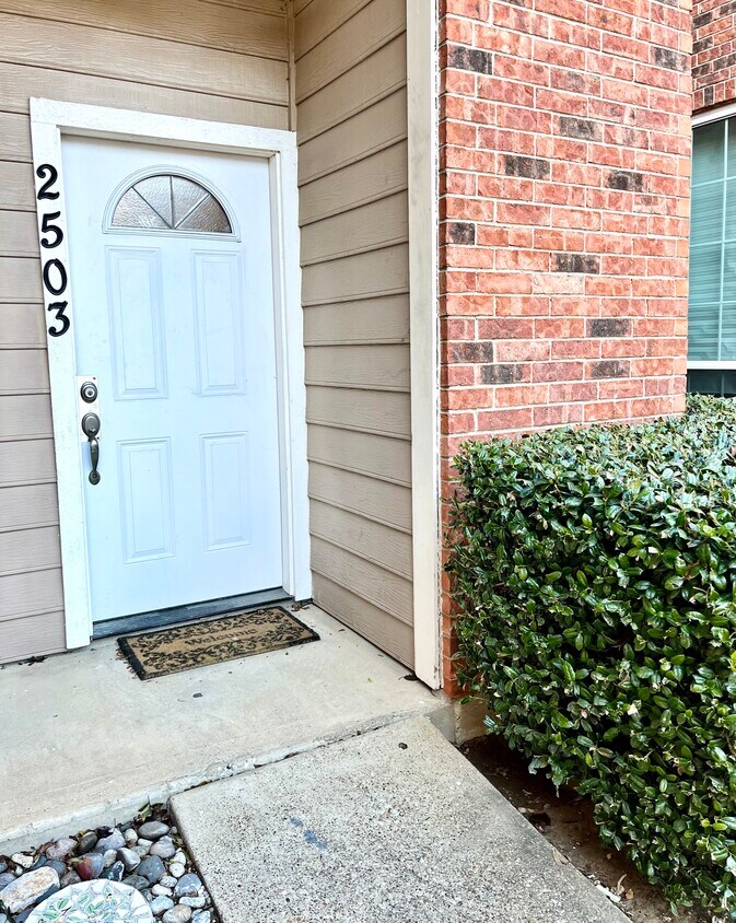 2503 Plumgrove Cir, Arlington, TX 76006 Townhome Rentals in Arlington
