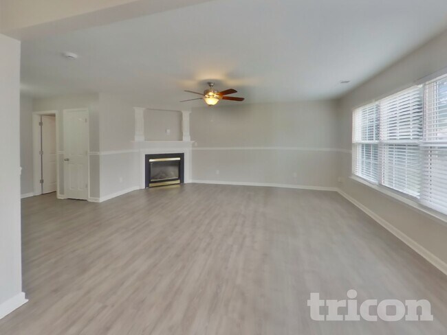 Foto del edificio - 5940 Briggs Dr