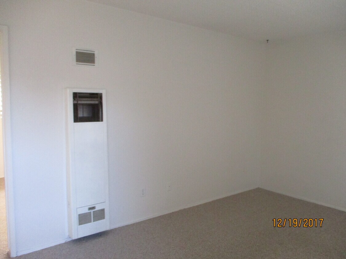 Primary Photo - 3920 Sequoia St