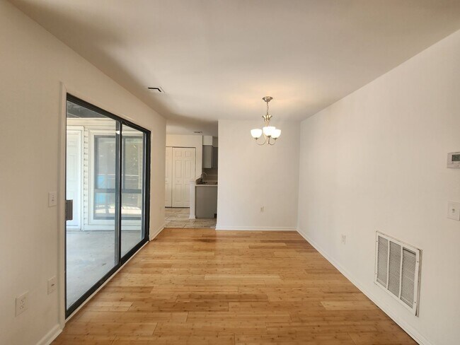Building Photo - 4900 Spring Lake Dr