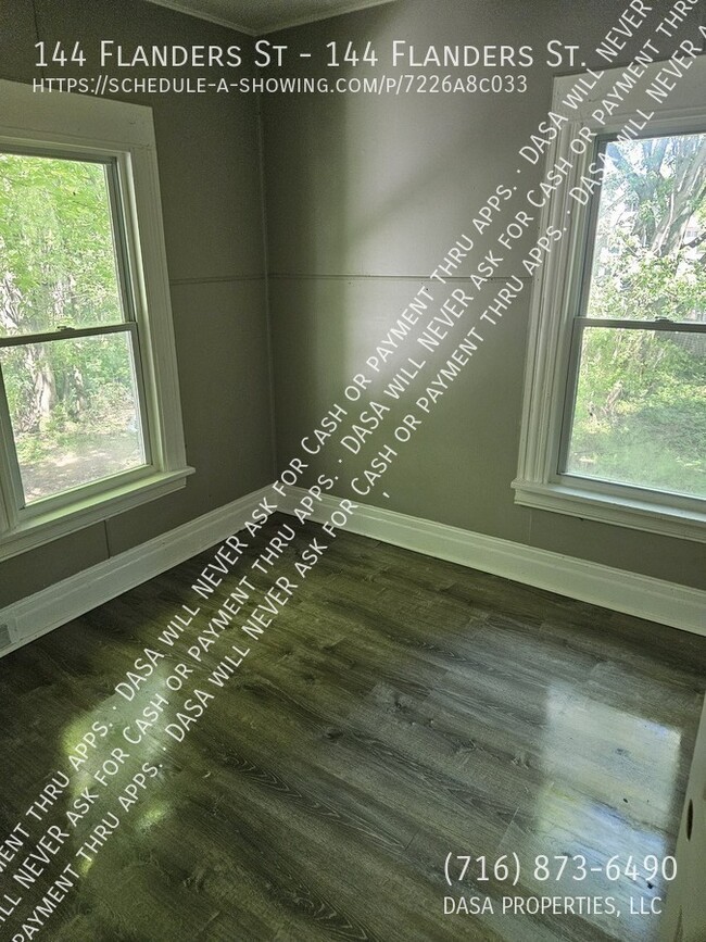 Building Photo - 144 Flanders St