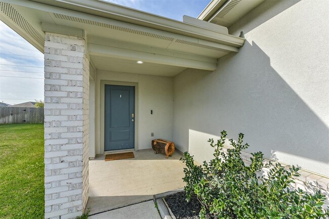 Building Photo - 918 Betsy Hl Dr