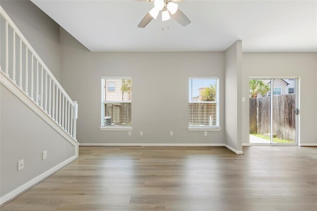 Building Photo - 8315 Greys Ln