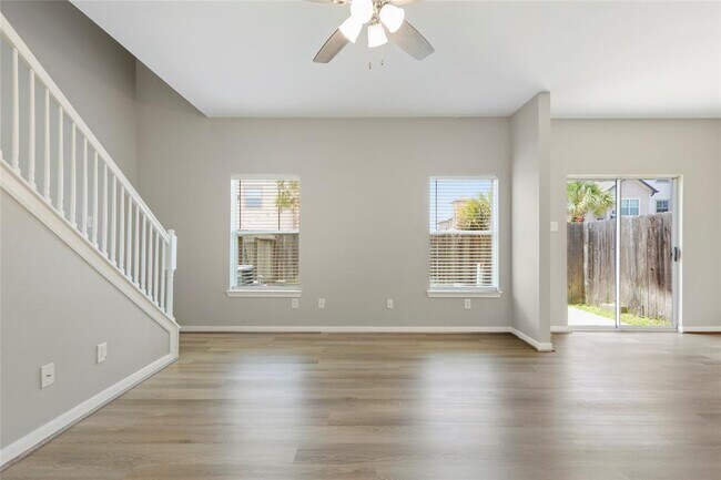 Foto del edificio - 8315 Greys Ln