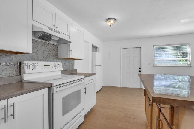 Foto del edificio - 2809 SW 23rd Terrace