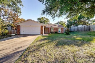 Building Photo - 204 Jeaneta Ave