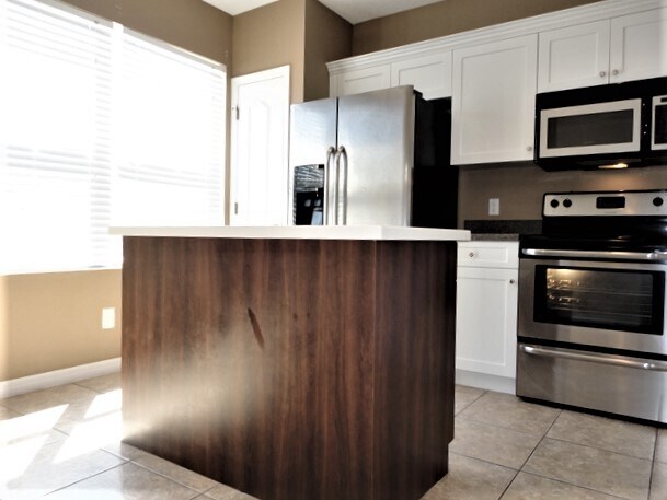 Building Photo - 5632 River Sound Terrace