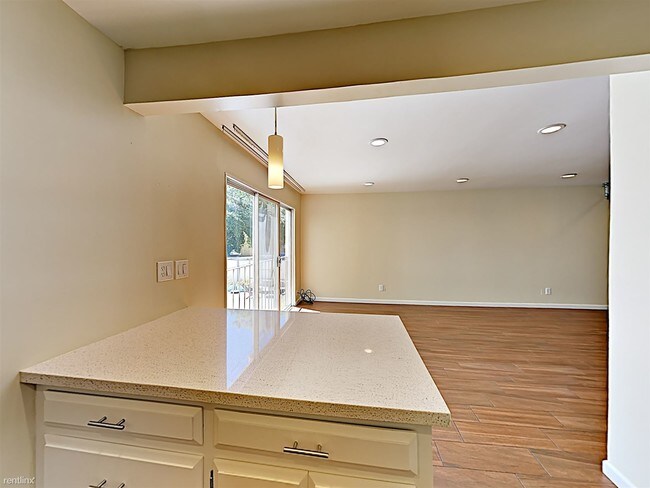 Foto del edificio - Studio, 1 bath  - 2400 Q St Apt 105 Apt 105