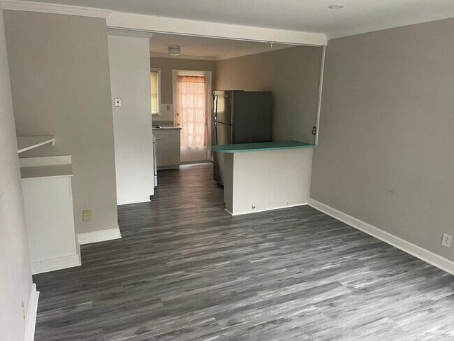 Foto del edificio - 5451 Gwynne Ave