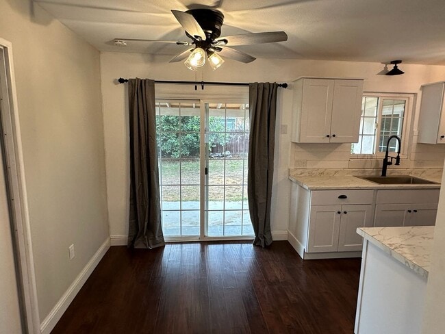 Building Photo - 2535 W. BEECH AVE - 3 BEDROOM 2 BATH - SW ...