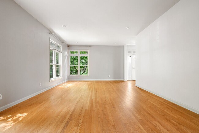 Building Photo - Spacious 3BR/2BA home in Chapel Hill!