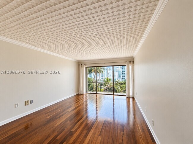 Foto del edificio - 600 NE 25th St