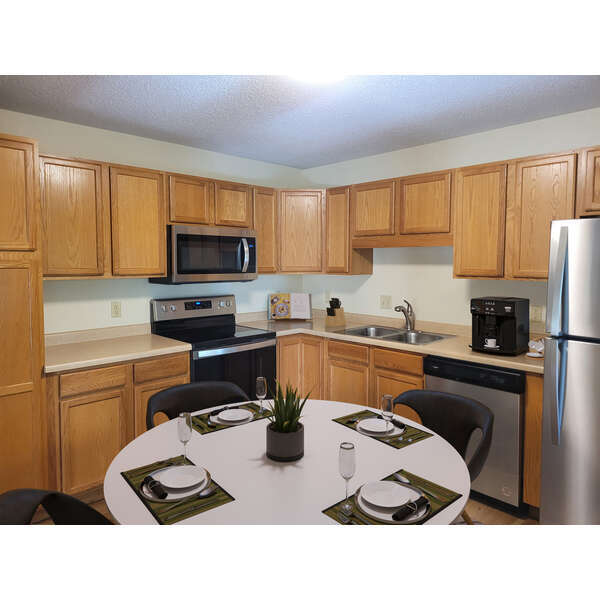 Aspen Eat in Kitchen - Lakewood Place Apartments